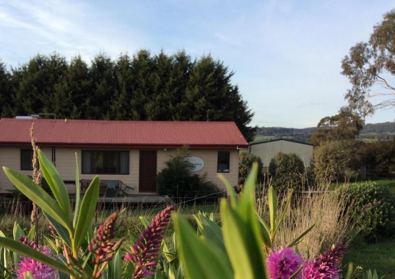 Cherry Top Farmstay - Boutique Eco Village Lilydale ภายนอก รูปภาพ