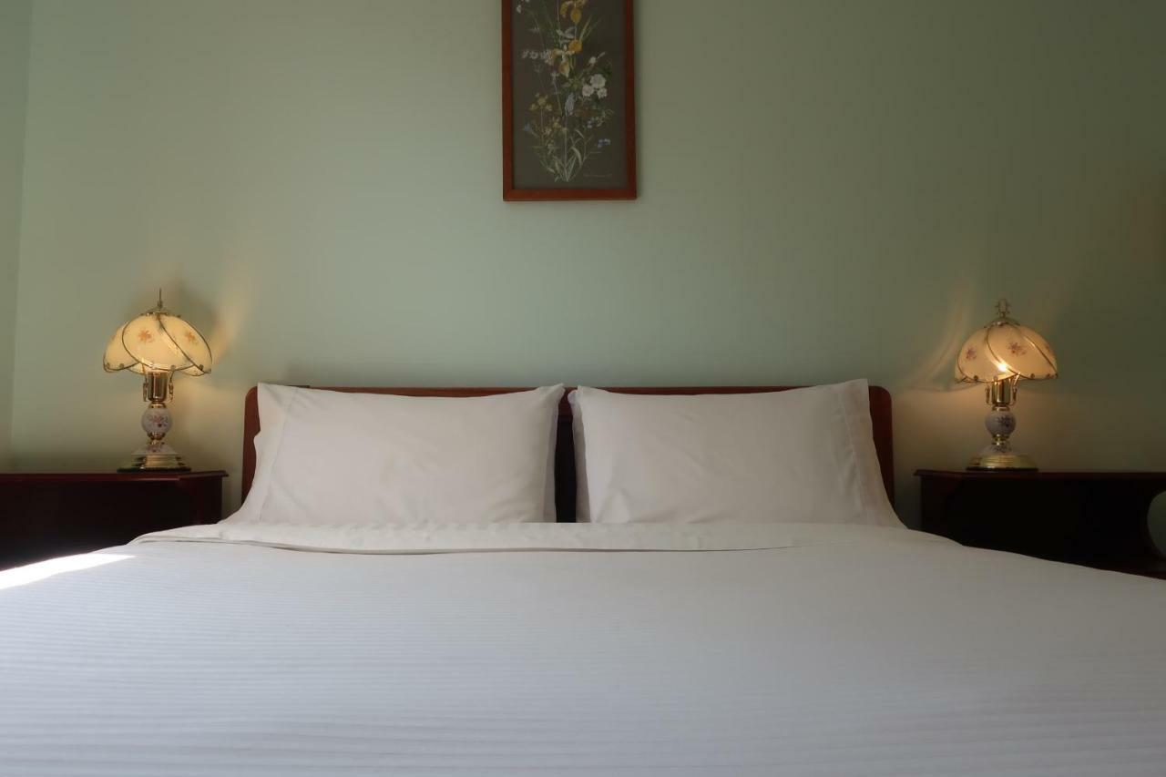 Cherry Top Farmstay - Boutique Eco Village Lilydale ภายนอก รูปภาพ